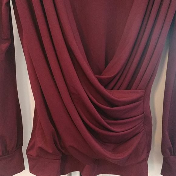 Women's burgundy blouse size s - Picture 3 of 3